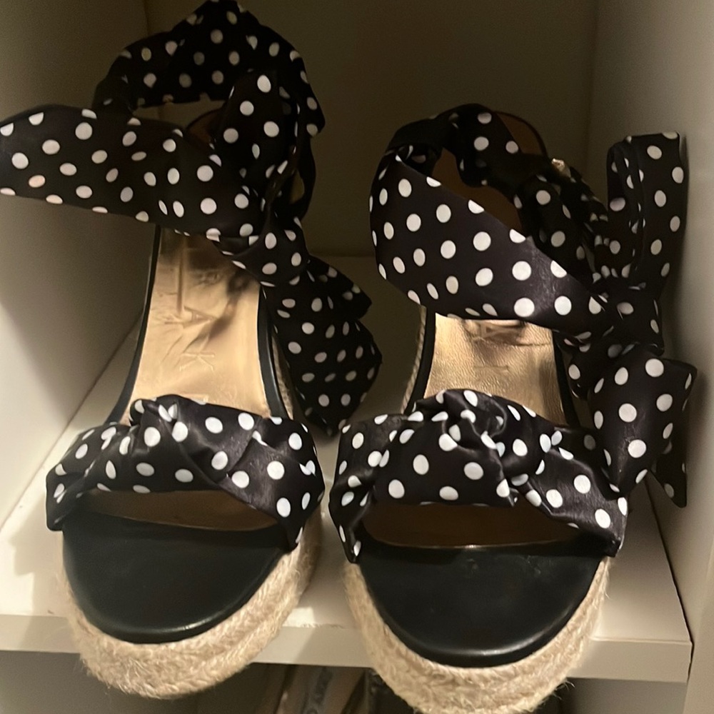 Ten baker sandals